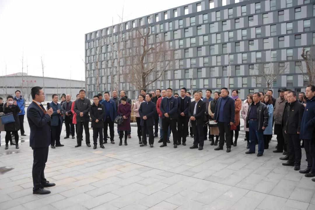 甘肅省第三期黨建強(qiáng)、發(fā)展強(qiáng)非公經(jīng)濟(jì)工作能力提升培訓(xùn)班參觀蘭州新區(qū)“亞太三廠” 項(xiàng)目